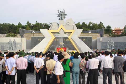 សម្ពោធសំណង់ជួសជុលពង្រីកមណ្ឌល ធ្វើបុណ្យទានឈាបនដ្ឋានជាតិយុទ្ធជនពលីផ្លូវលេខ ៩